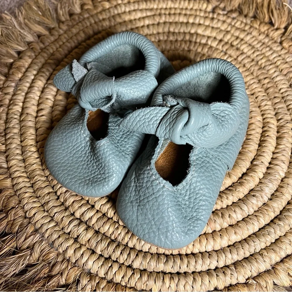 Freshly Picked knotted bow baby shoe - Picture 2 of 5